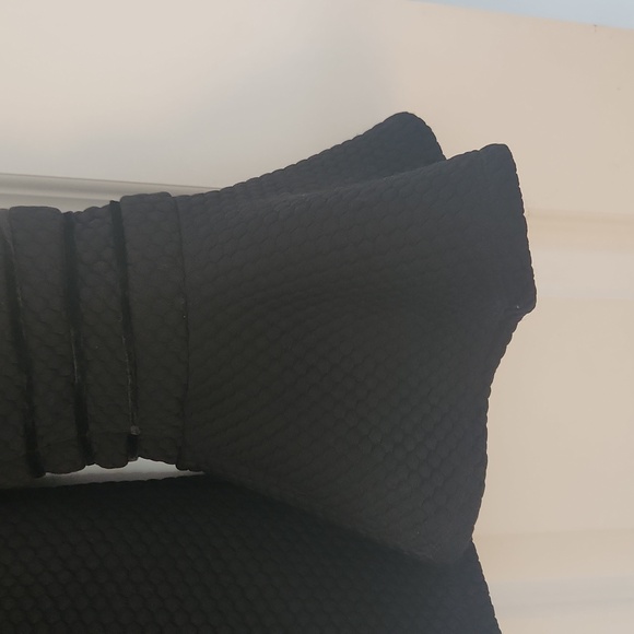 Sail to Sable Bell Sleeve Top with Gold Zipper in Back - Picture 4 of 6